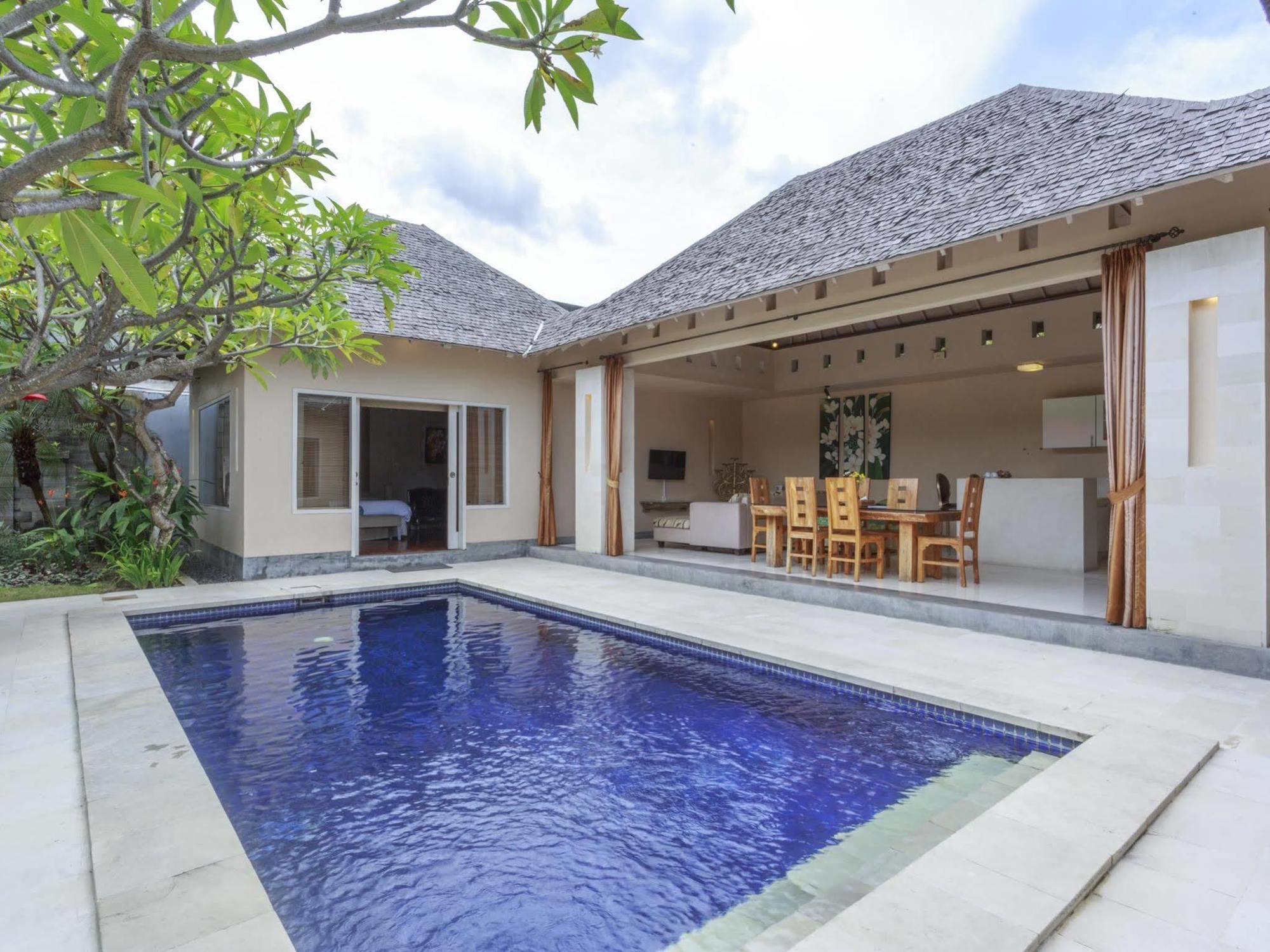Kamuela Villas Seminyak Екстериор снимка