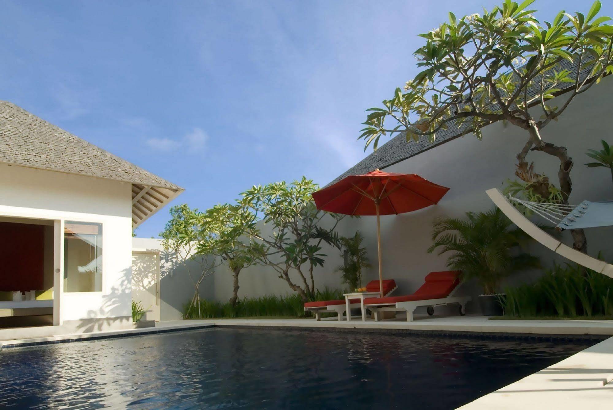 Kamuela Villas Seminyak Екстериор снимка